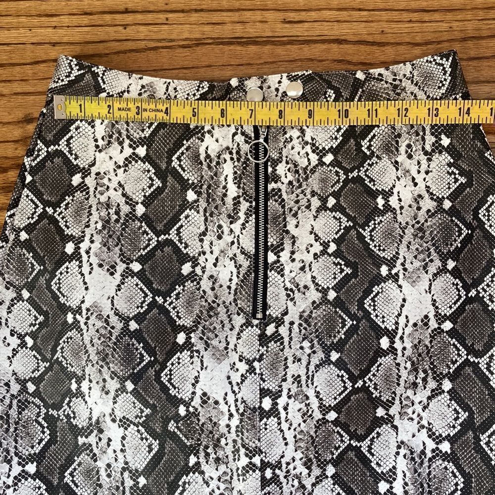 New Fashion Nova Kerry High Rise Mini Skirt Lined Snake Print Skirt Size M - Picture 7 of 9